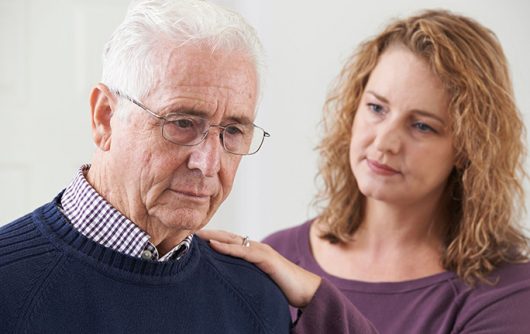 femme avec un père distrait