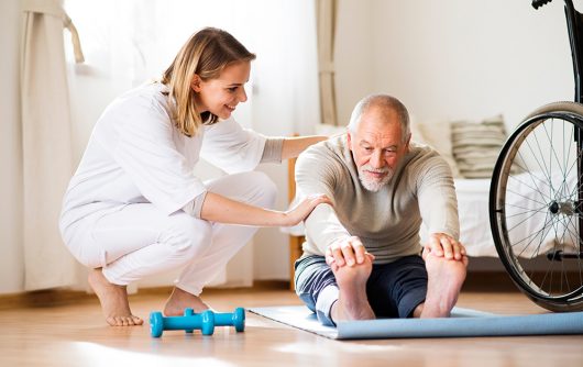 Aider les seniors avec les exercices