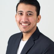 Divyesh Gojiya, Coordonnatrice du service à la clientèle