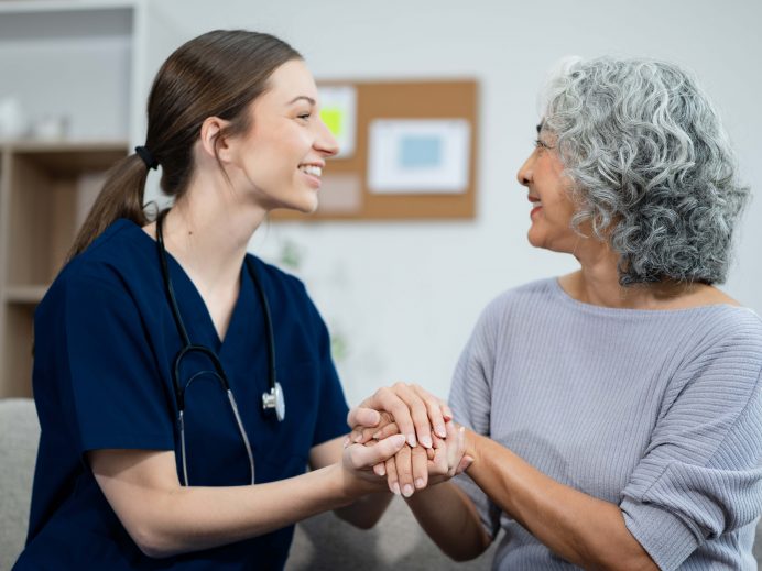 Neighbourhood Health Teams – Quebec female nurse with a senior client